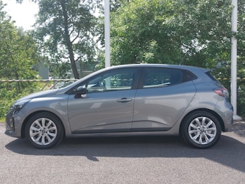 Used Renault Clio 2023 for sale - 78735395: Photo