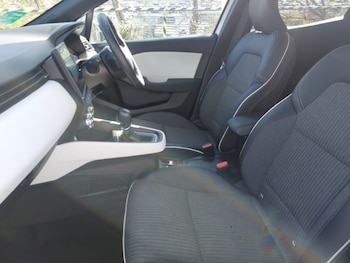 Used Renault Clio 2023 for sale - 78169584: Photo