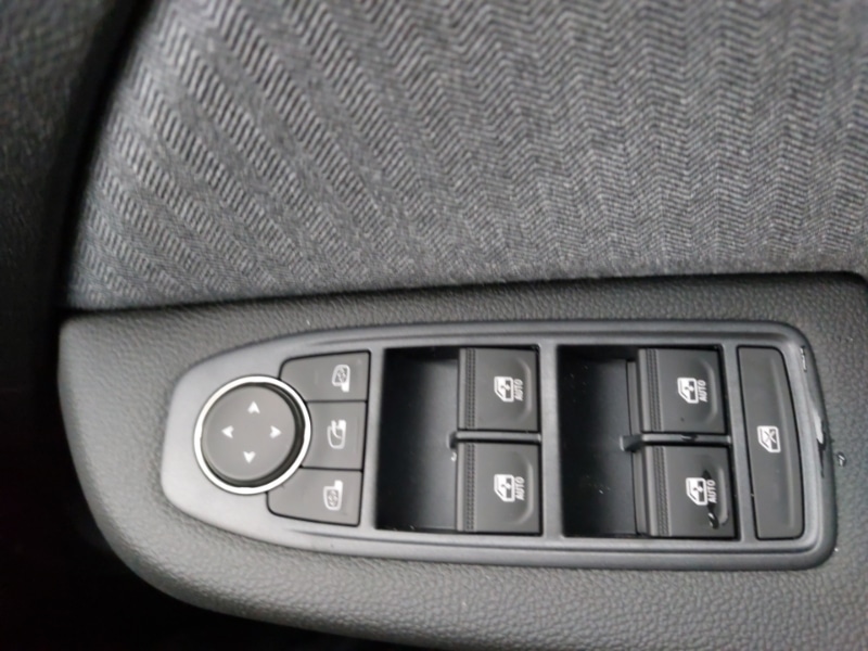 Used Renault Clio 2025 for sale - 76879898: Photo 15