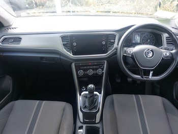 Used Volkswagen T-Roc 2020 for sale - 75652619: Photo