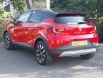 Used Renault Captur 2023 for sale - 75617925: Photo