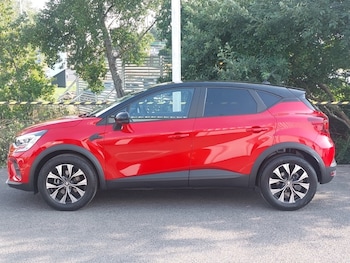 Used Renault Captur 2023 for sale - 75617925: Photo