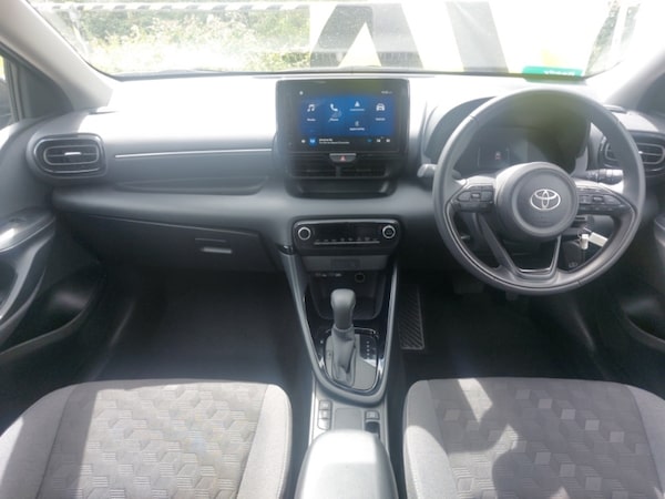 Used Toyota Yaris 2024 for sale - 75486294: Photo 2
