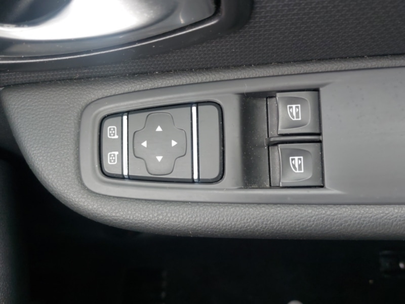 Used Renault Clio 2018 for sale - 77433371: Photo 17