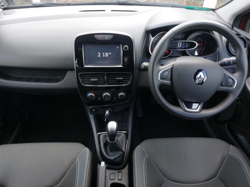 Used Renault Clio 2018 for sale - 76365468: Photo 2