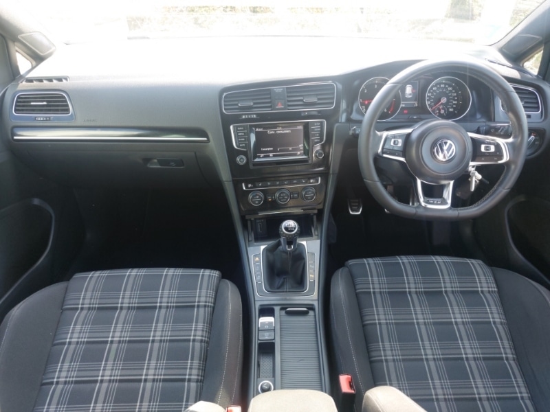 Used Volkswagen Golf 2013 for sale - 77947565: Photo 2