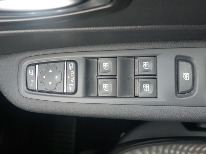 Used Renault Captur 2017 for sale - 76450817: Photo 18