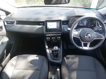 Used Renault Clio 2023 for sale - 79505515: Photo