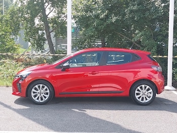 Used Renault Clio 2024 for sale - 79242939: Photo