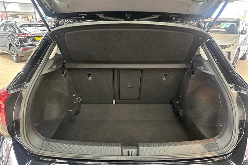 Used Volkswagen T-Roc 2023 for sale - 76829135: Photo 25