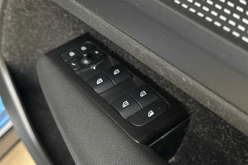 Used Volvo XC40 2021 for sale - 76530722: Photo 16