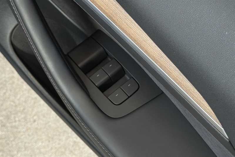 Used Tesla Model 3 2021 for sale - 76890615: Photo 16