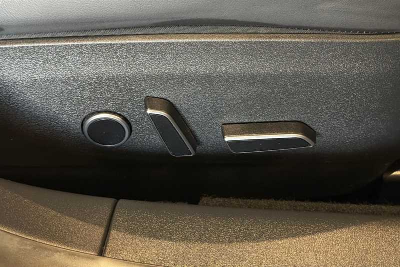 Used Tesla Model 3 2021 for sale - 76530547: Photo 26