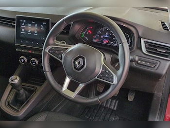 Used Renault Clio 2023 for sale - 77773659: Photo