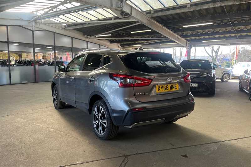 Used Nissan Qashqai 2018 for sale - 77944890: Photo 2