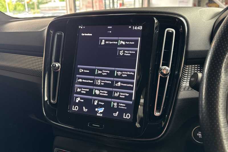 Used Volvo XC40 for sale - 77349449: Photo 40