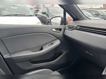 Used Renault Clio 2023 for sale - 78138087: Photo