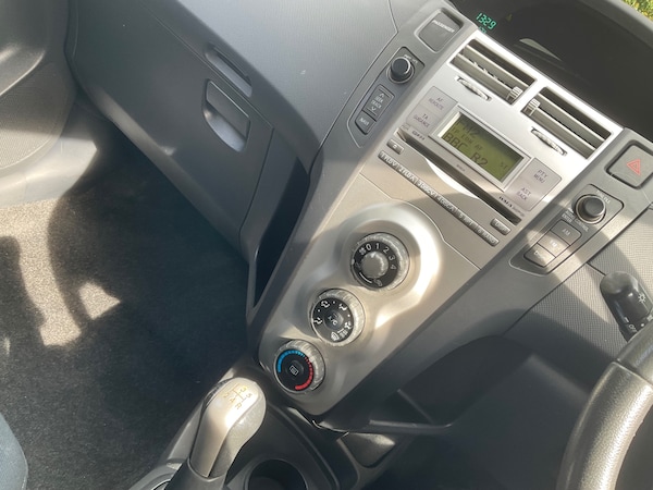 Used Toyota Yaris 2009 for sale - 76143931: Photo 17