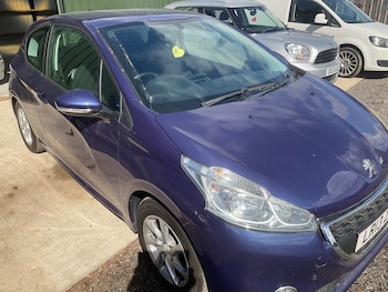 Peugeot - 208