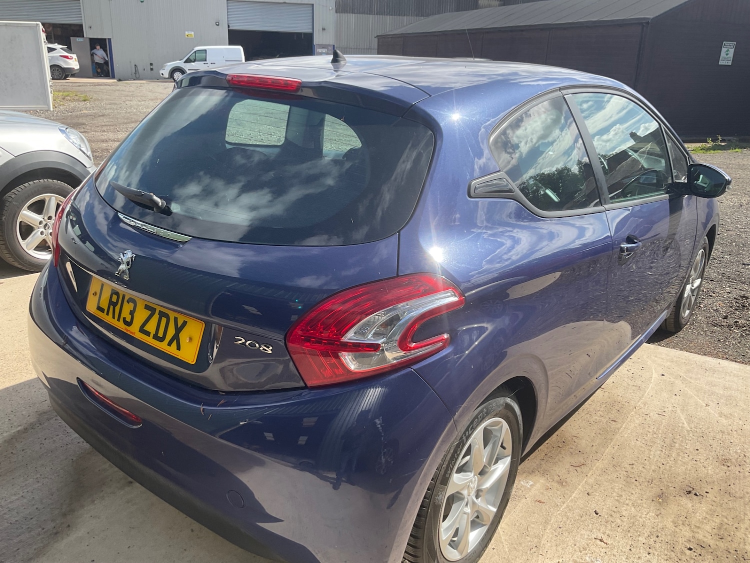 Used Peugeot 208 2013 for sale - 75934811: Photo 2