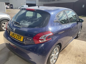 Used Peugeot 208 2013 for sale - 75934811: Photo 2