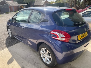 Used Peugeot 208 2013 for sale - 75934811: Photo 4