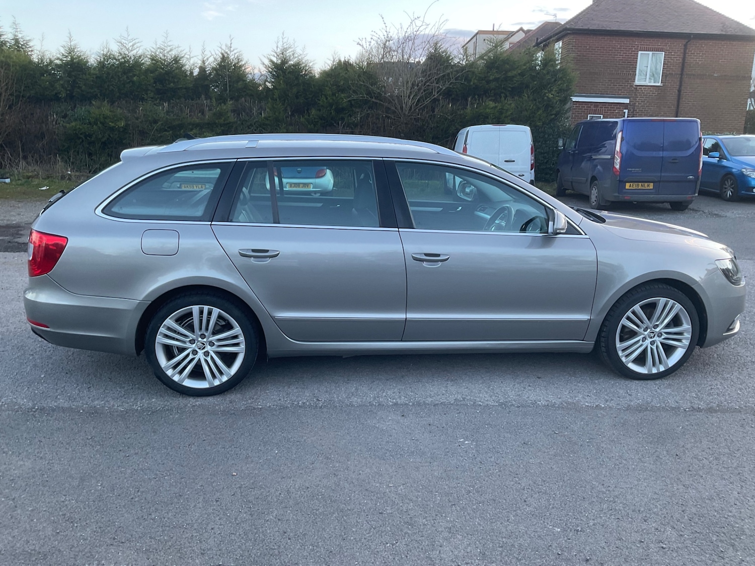 Used Skoda Superb 2015 for sale - 77901534: Photo 2