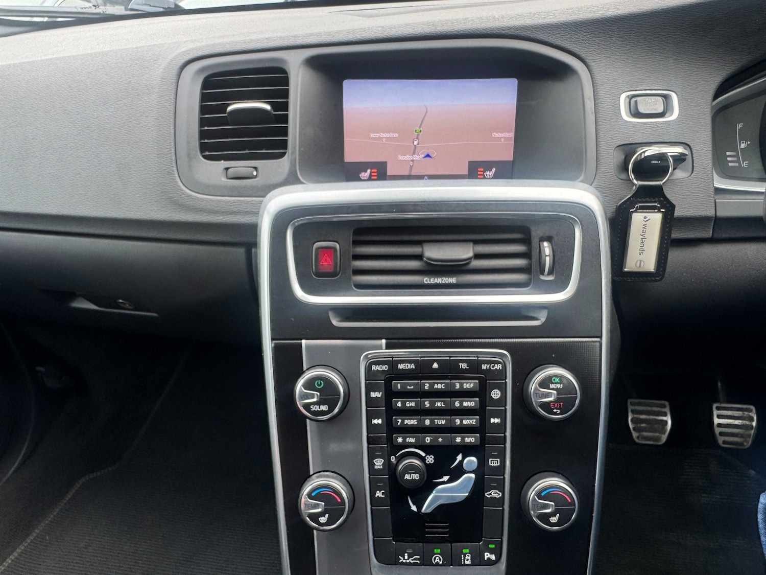 Used Volvo V60 2017 for sale - 76957442: Photo 13