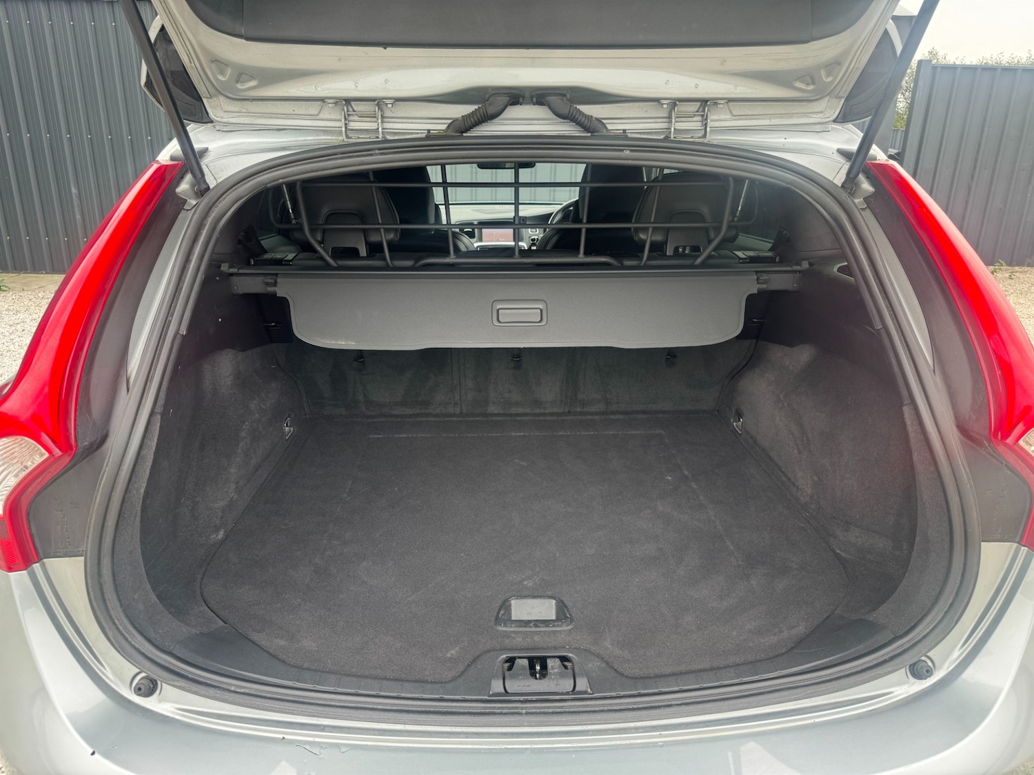 Used Volvo V60 2017 for sale - 76957442: Photo 27