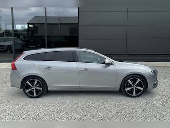 Used Volvo V60 2017 for sale - 76957442: Photo