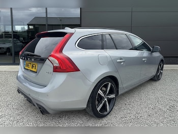 Used Volvo V60 2017 for sale - 76957442: Photo