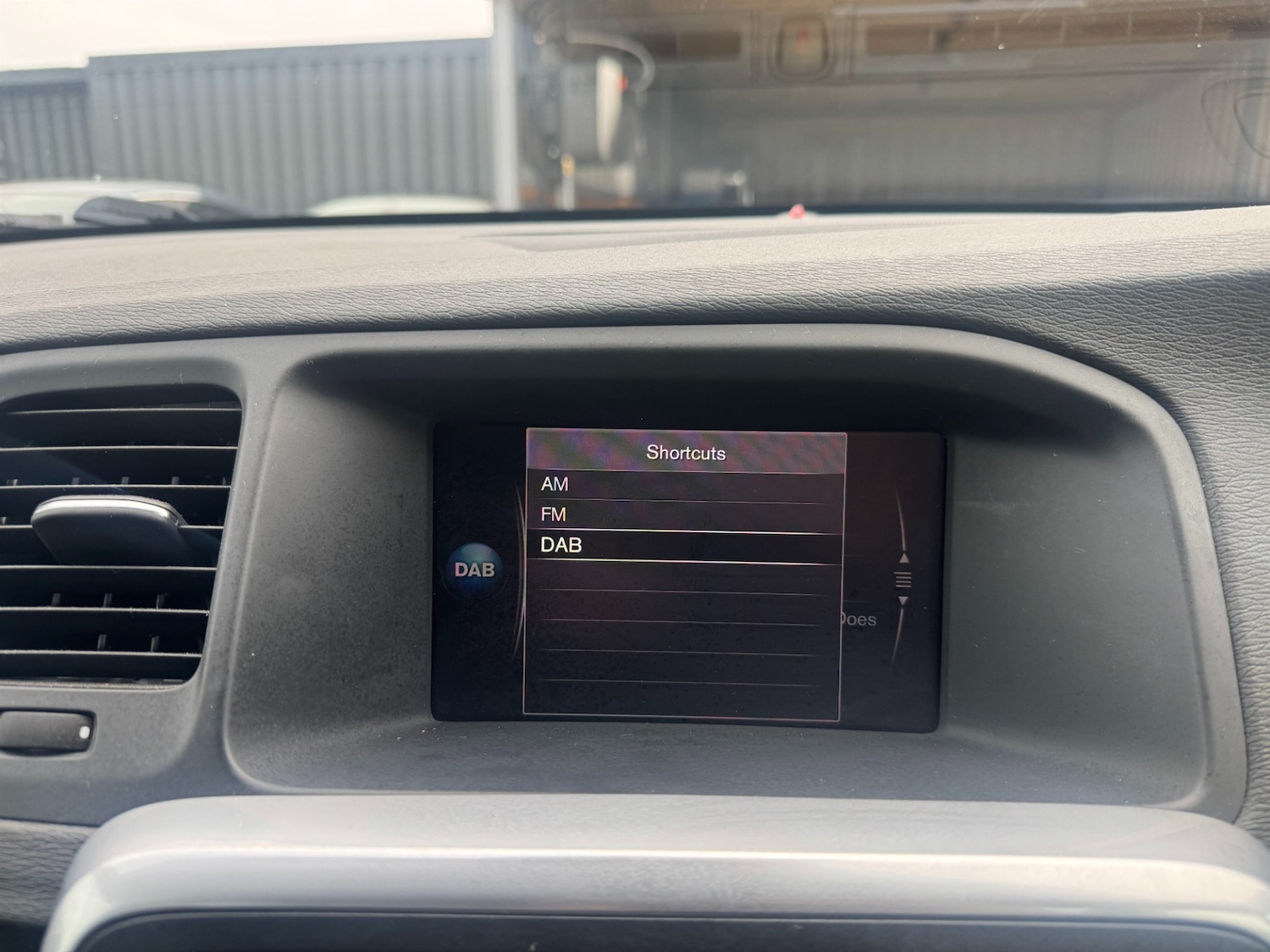 Used Volvo V60 2017 for sale - 76243944: Photo 11