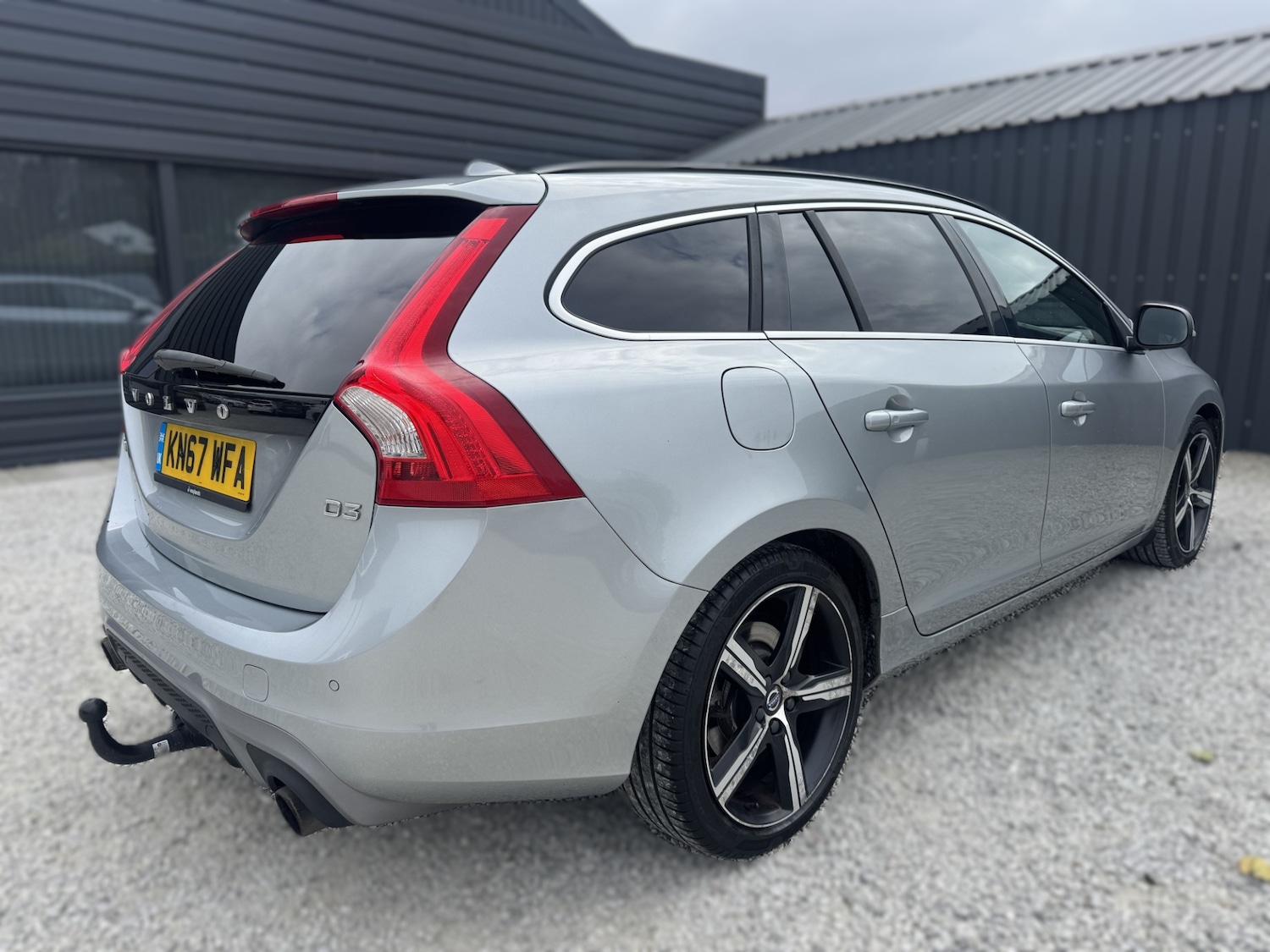 Used Volvo V60 2017 for sale - 76243944: Photo 3