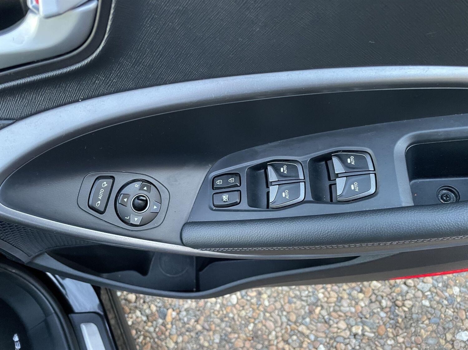 Used Hyundai Santa Fe 2015 for sale - 77789759: Photo 16