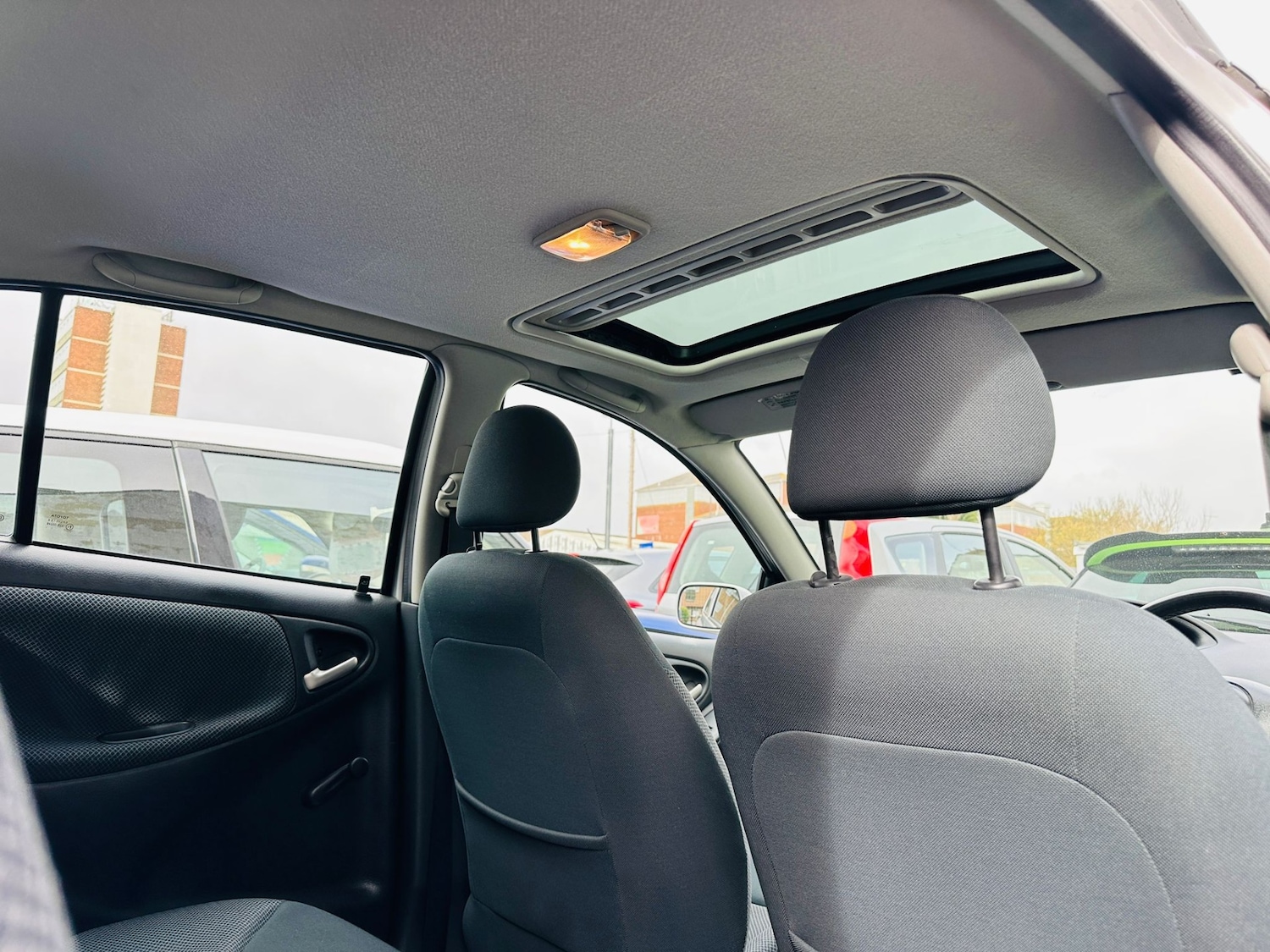 Used Toyota Yaris 2004 for sale - 77889383: Photo 18