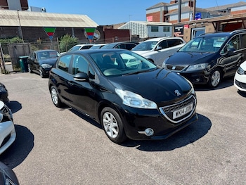 Used Peugeot 208 2014 for sale - 79163790: Photo