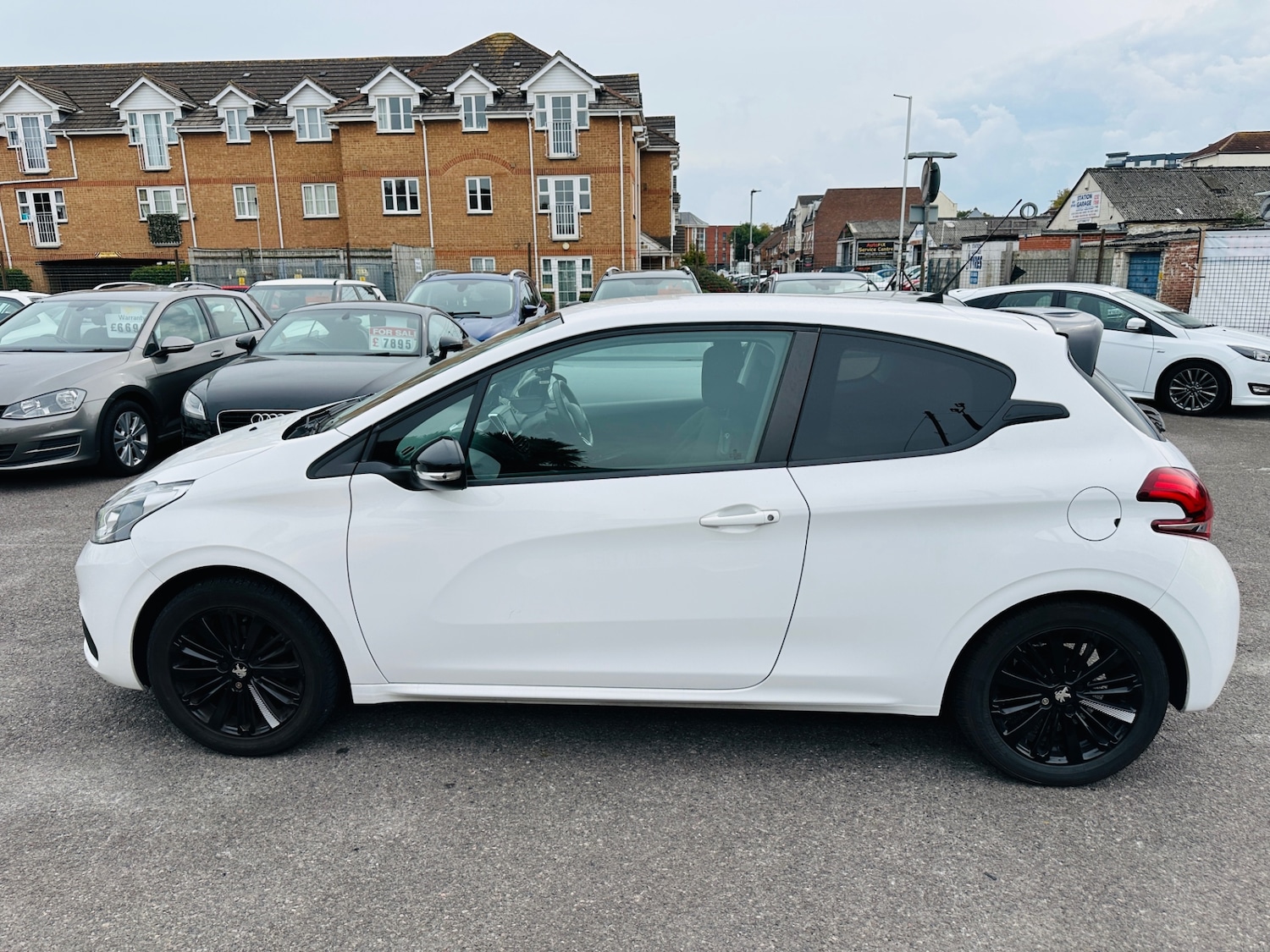 Used Peugeot 208 2017 for sale - 76693897: Photo 13