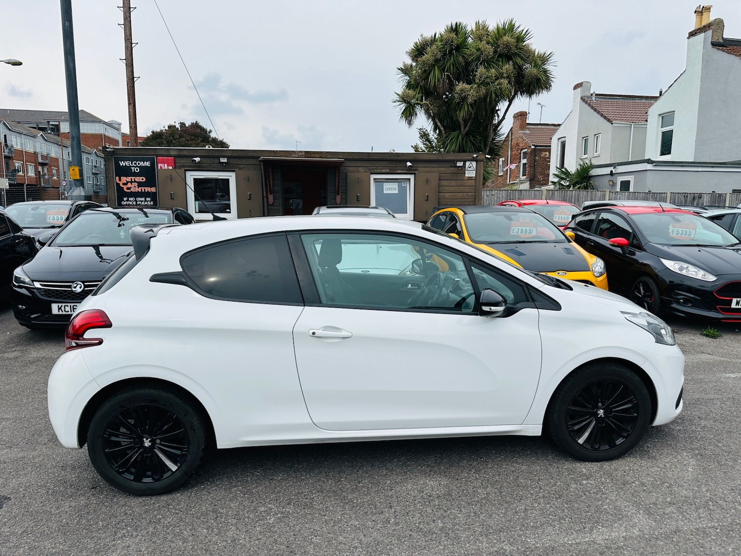 Used Peugeot 208 2017 for sale - 76693897: Photo 14