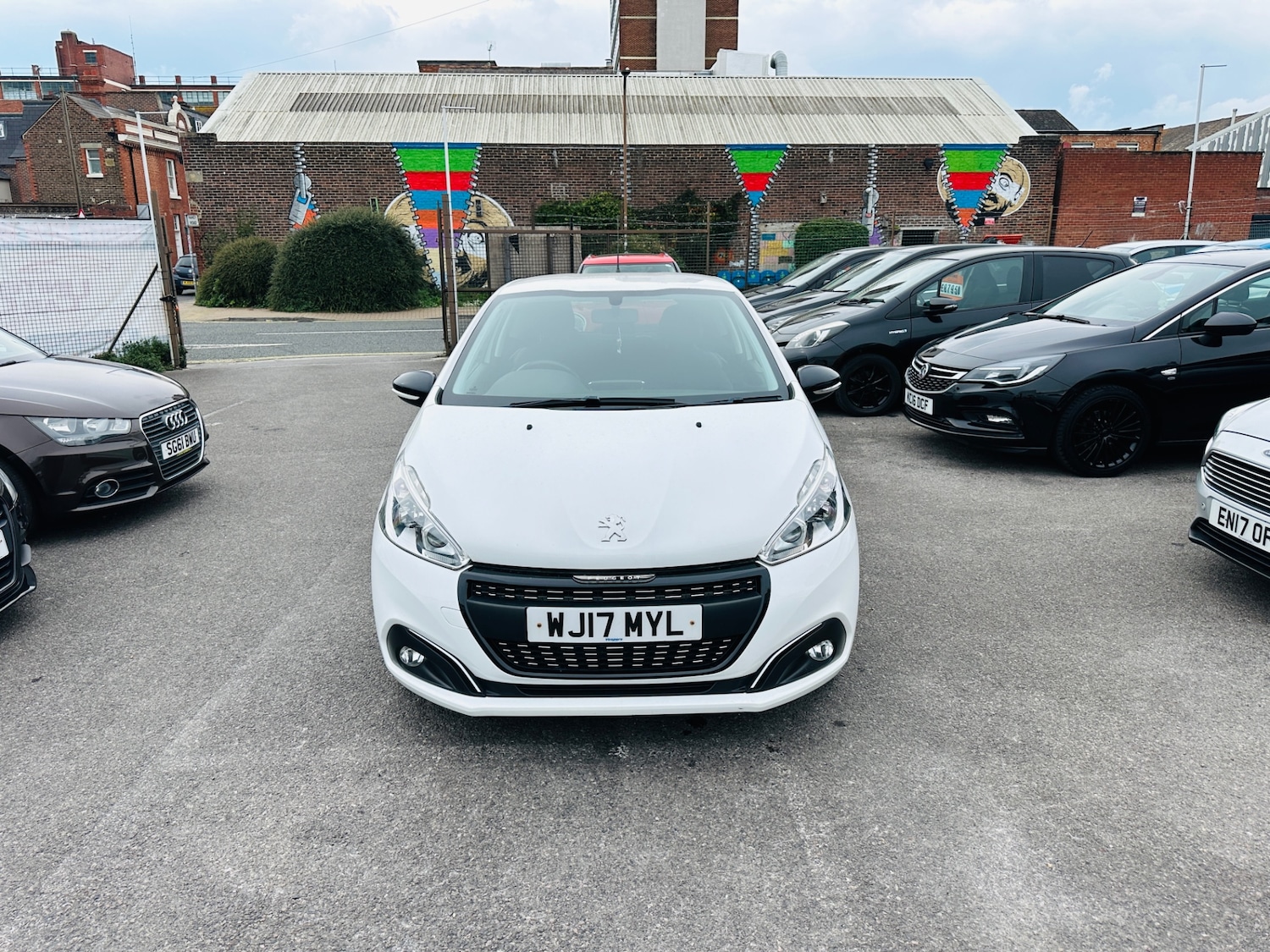 Used Peugeot 208 2017 for sale - 76693897: Photo 2