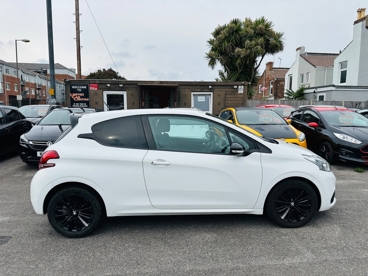 Used Peugeot 208 2017 for sale - 76693897: Photo 6