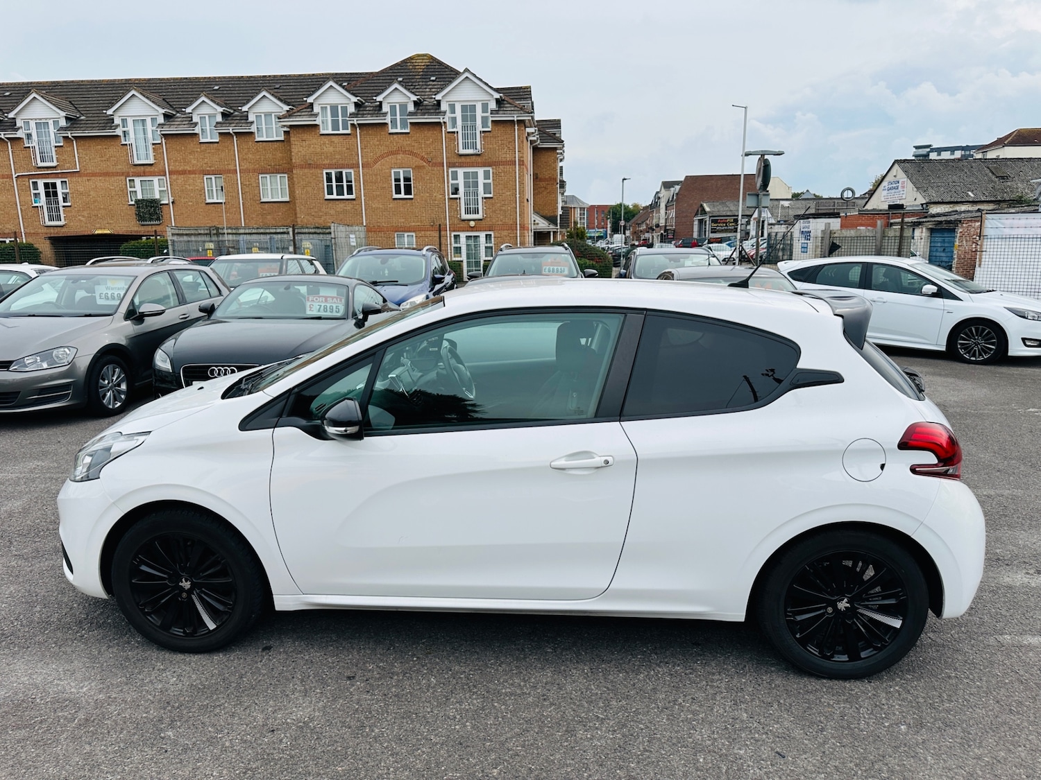 Used Peugeot 208 2017 for sale - 76693897: Photo 7