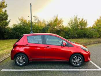 Used Toyota Yaris 2015 for sale - 72743460: Photo