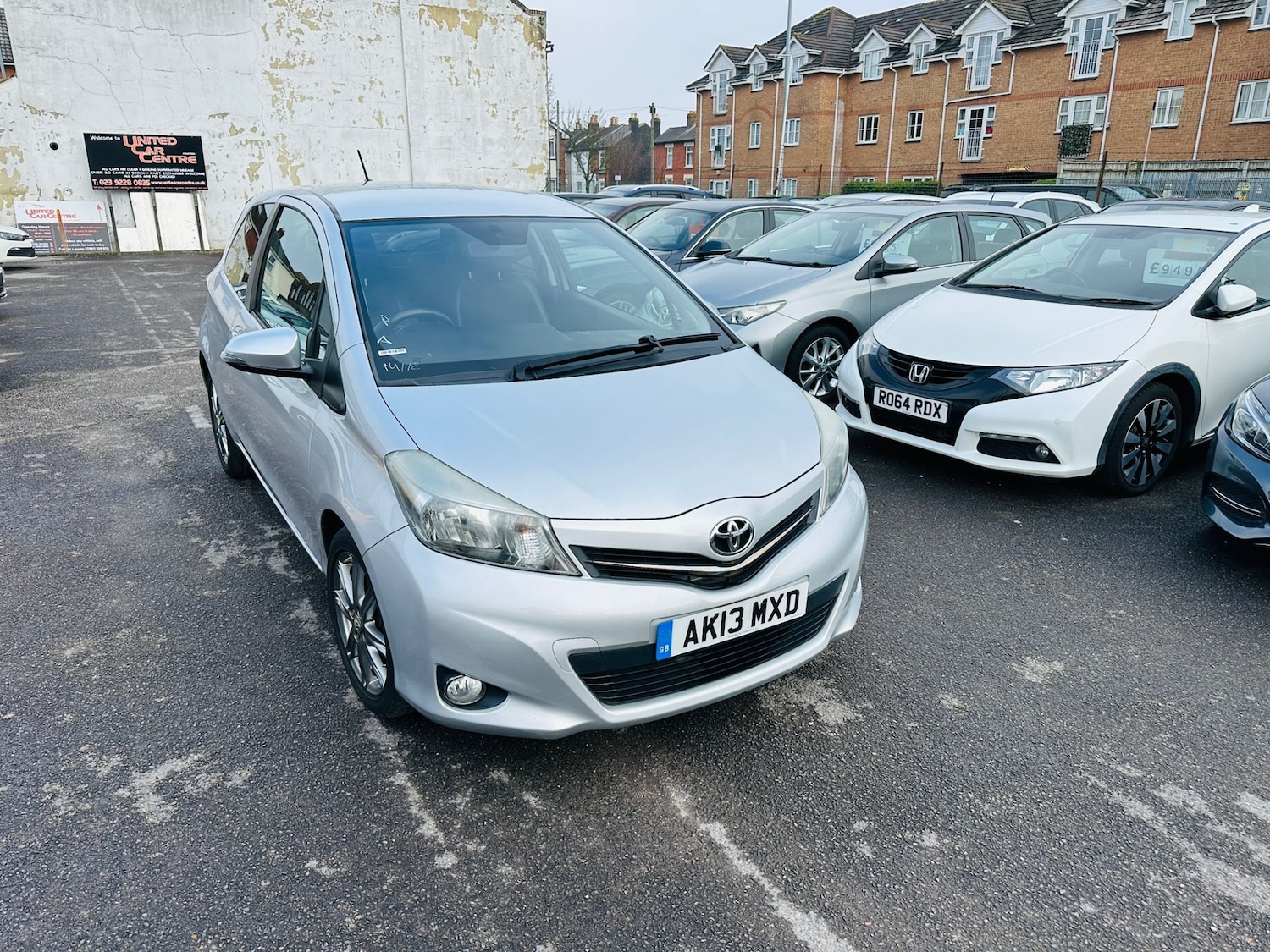Used Toyota Yaris 2013 for sale - 77807596: Photo 2