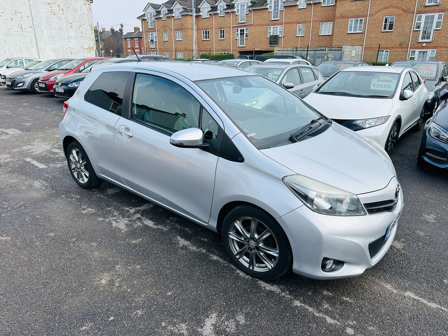 Used Toyota Yaris 2013 for sale - 77807596: Photo 3