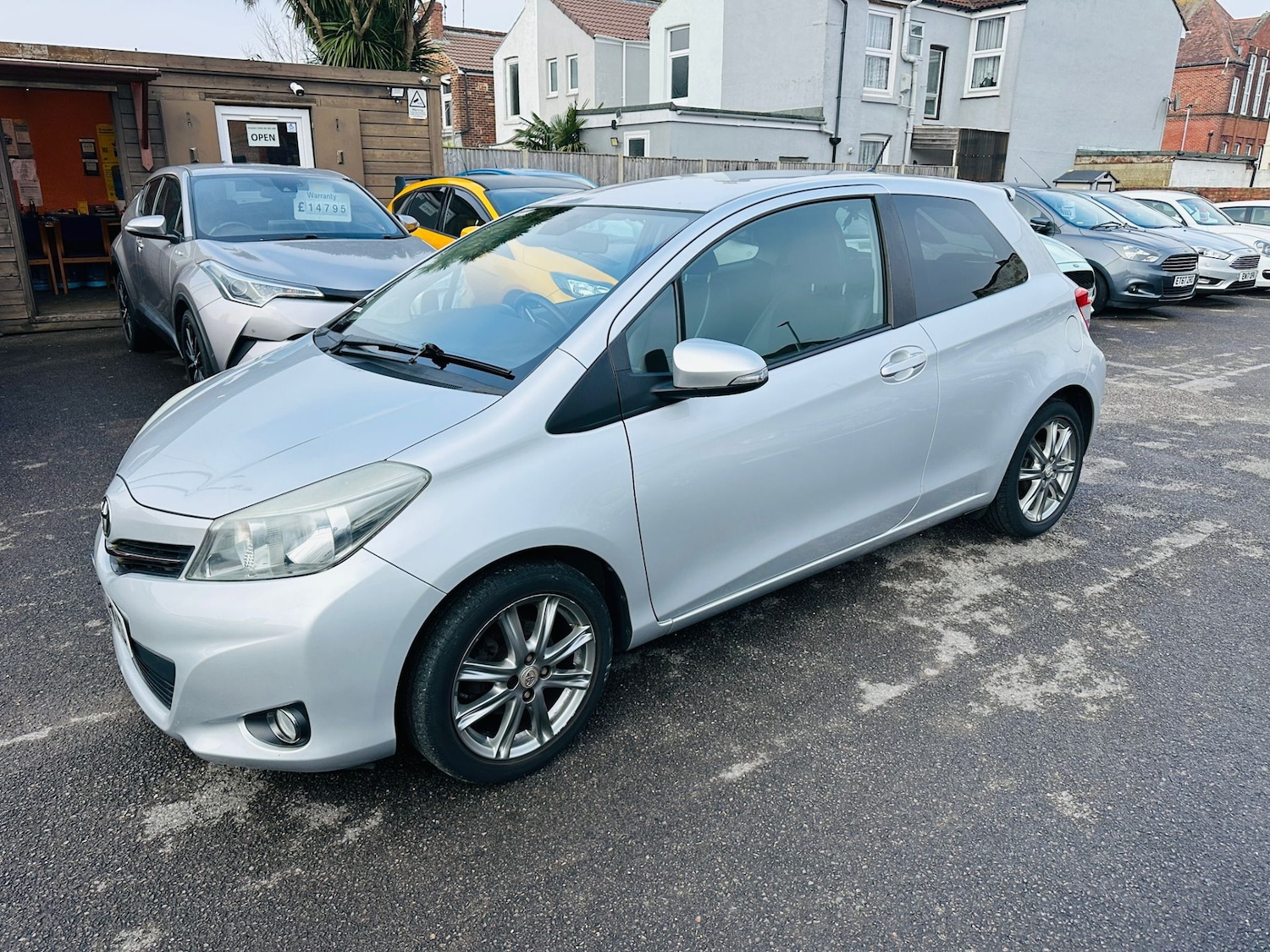 Used Toyota Yaris 2013 for sale - 77807596: Photo 4