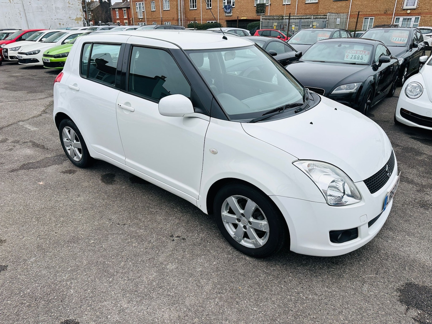 Used Suzuki Swift 2010 for sale - 77165165: Photo 3