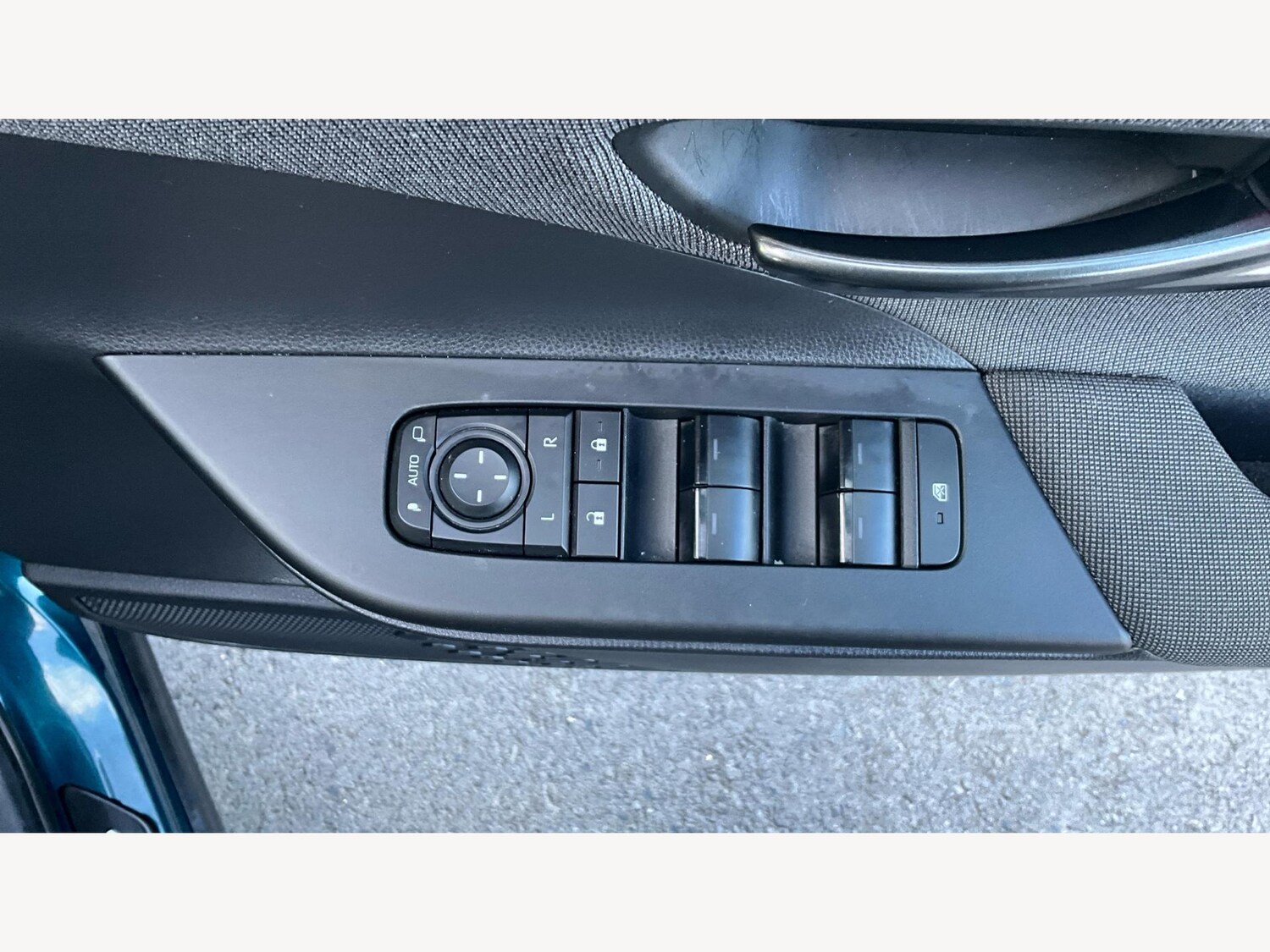 Used Toyota C-HR for sale - 76824001: Photo 31