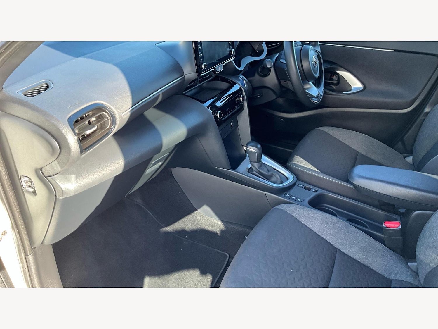 Used Toyota Yaris Cross 2024 for sale - 76572977: Photo 12