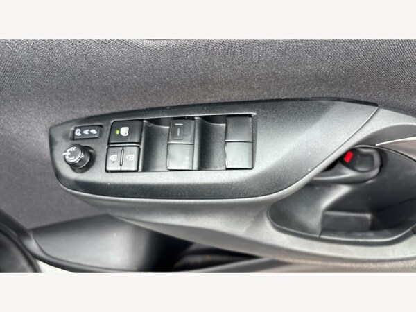 Used Toyota Yaris Cross 2024 for sale - 75747015: Photo 30