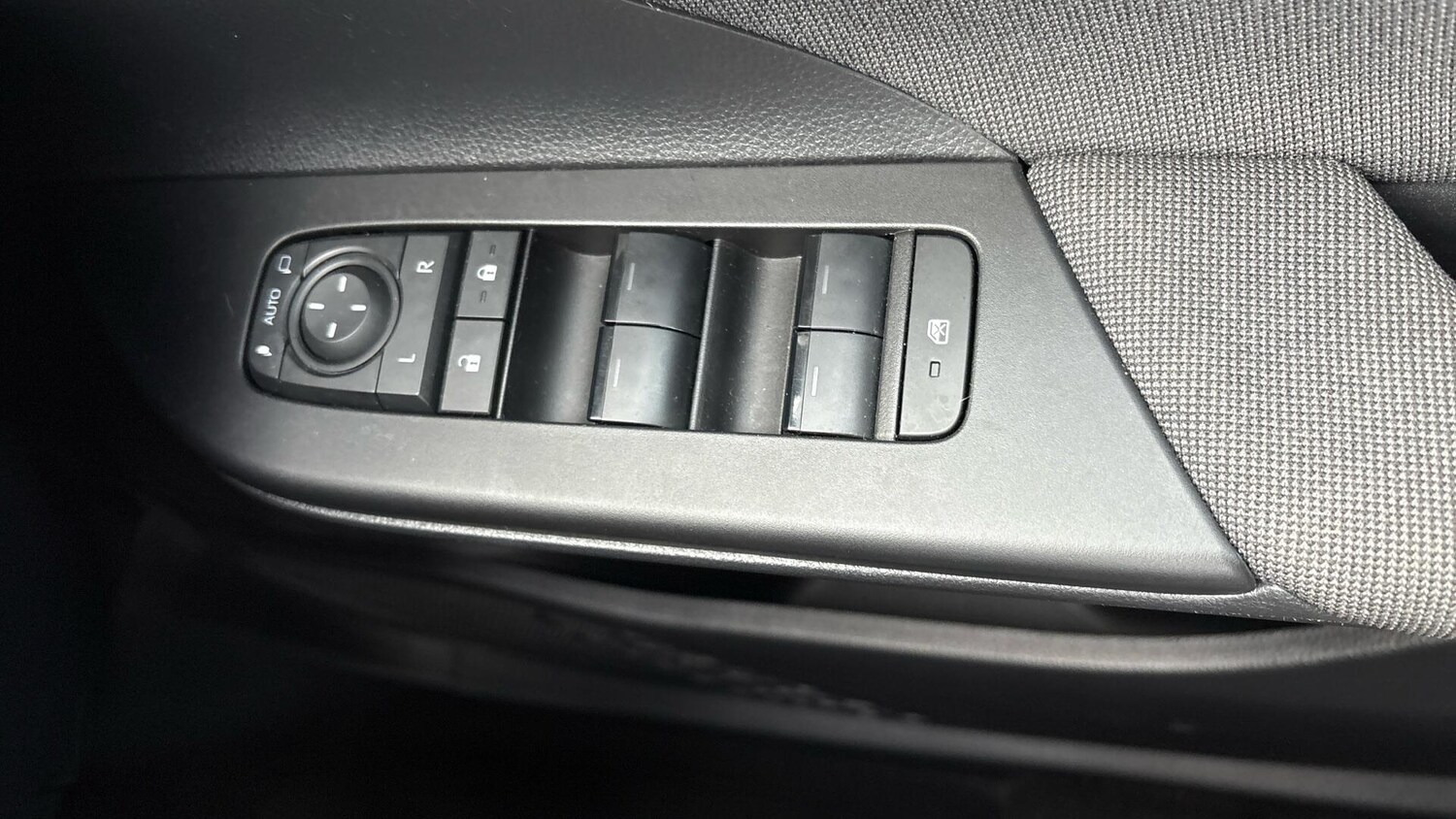 Used Toyota C-HR 2024 for sale - 77440595: Photo 33